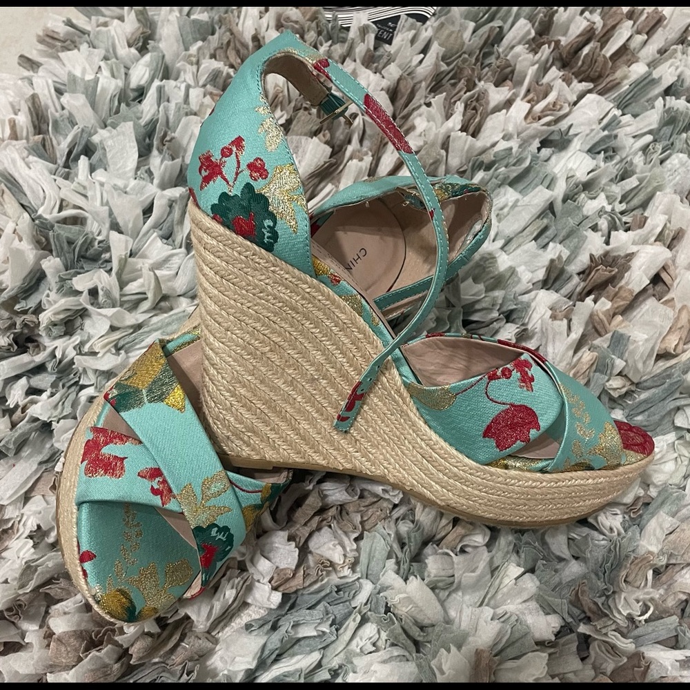 Shoes - Picture 2 of 4